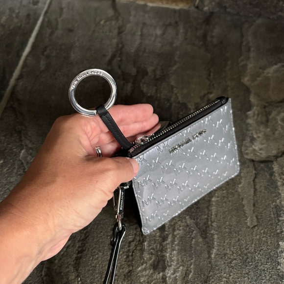 NWOT Michael Kors Logo Patent Leather Card Case Wallet Wristlet - Picture 9 of 13